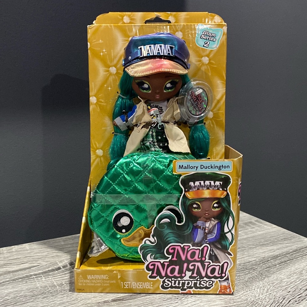 NEW: Na! Na! Na! Surprise: Mallory Duckington w/Purse - Soft Fashion Doll